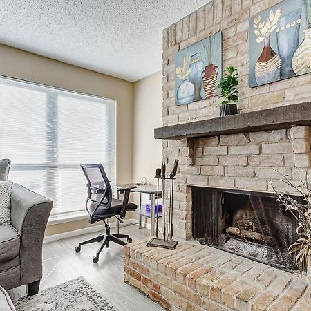 Cheerful 3-Bedroom Home With Indoor Fireplace 휴스턴 외부 사진