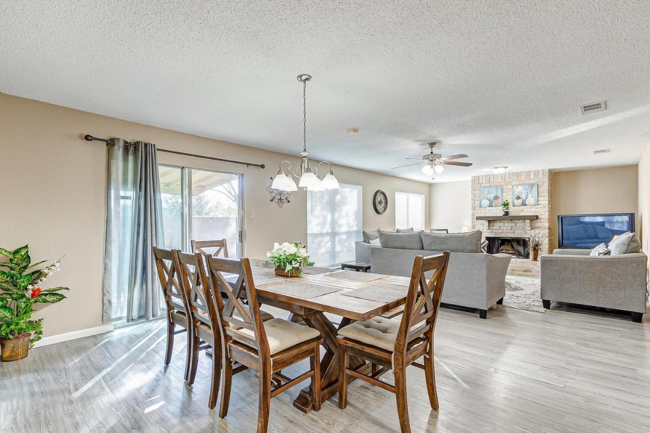 Cheerful 3-Bedroom Home With Indoor Fireplace 휴스턴 외부 사진
