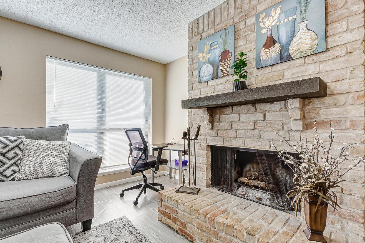 Cheerful 3-Bedroom Home With Indoor Fireplace 휴스턴 외부 사진